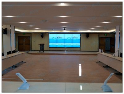 SVS为某军工集团打造大型多功能厅(大屏拼接系统此次迅控为某军工集团打造大型多功能厅，会议室内使用的全套多媒体产品均由迅控提供，整