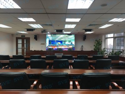 SVS时钟会议系统应用于某督察局数字多功能厅SVS为某督察局打造一个数字多功能厅，会场使用有线发言系统及无线发言系统相结合，其中有